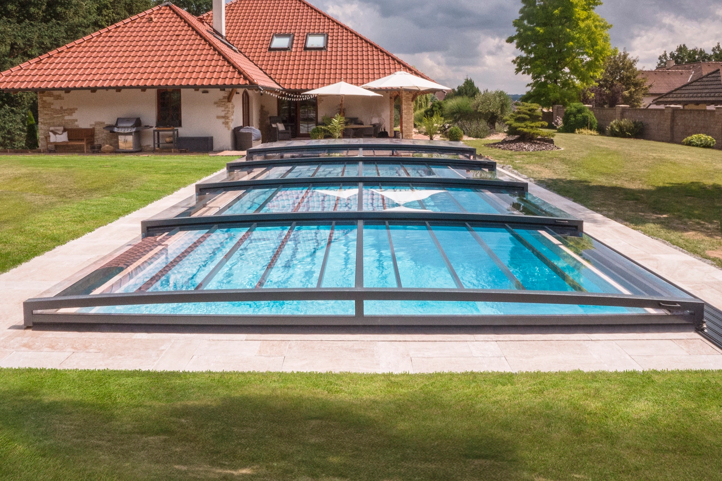 Model P9 — celkový pohled na zastřešení
